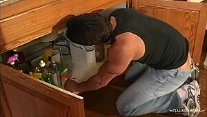 Hey, plumber’s white cock cleans black hottie Marie Luv’s pipes!