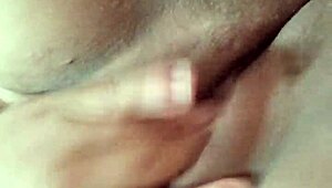 Novinha Tarada Gozando Na Siririca