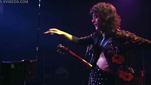 Uhh, klasika Led Zep ma rozvibruje tvrdšie túto retro noc
