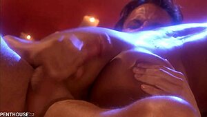 Penthousegold - Гламурная эбони Мари Лав глубоко трахают пизду в ванной