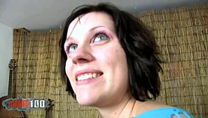 Rozkošné francúzske dievča prvý pornografický facial!