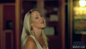 Watch this blonde femdom improvise her fetish comedy!