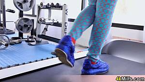 वर्कआउट प्लान्स के बावजूद परफेक्ट मिल्फ बॉडी फक हो जाती है