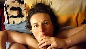 Ukrajinská MILF felace a ježdění na ptáku! Doggystyle krémový dort dvakrát!