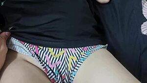 mi hermanastra quiere vivir conmigo y me folla duro en doggystyle cachondo