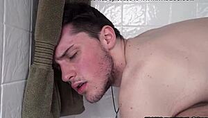 Kåt stefar knuller ny twink stedsøn hårdt og brutalt