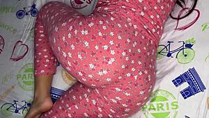 Curvy 18-Year-Old Hijastra Shows Off Big Nalgas in Tight Jeans. Her Fat Ass Gets Worshipped by Daddy in a Steamy Scene.