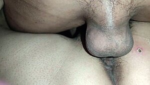 Что заставляет вьетнамскую красавицу извиваться от удовольствия в постели?