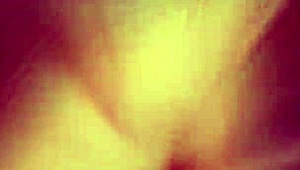 Můj svalnatý kamarád mě tvrdě šukal po tréninku, wow!