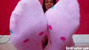 Hey, amımı yala ve ayaklarımı tap, köle oğlum...