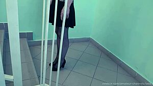 Didnt make it home and got a creampie in her mouth at the entrance