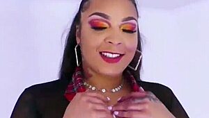 Check out this big ass compilation with thick models! 😏