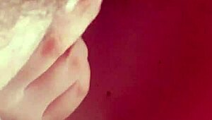 Le chupo la verga a mi jefe para que me aumente el sueldo?