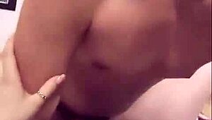 Så du den cuckold latina blive dækket af sæd fra monsterpik?