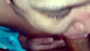 Mršavi crni twink puši kurac dečku svog prijatelja opet.