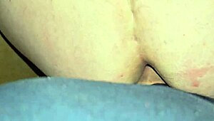 Prvič tesni analni fisting s spermo za dvojni creampie