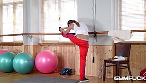 Nympho Taylor Sands Intensely Fucks Gym Equipment