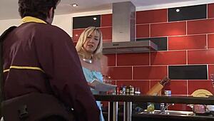 mature woman gets assfucked by mailman