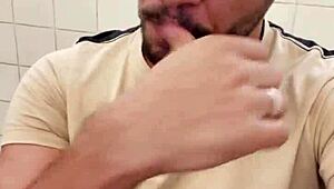 Сосу хуй каменщику на улице, пока он не кончил