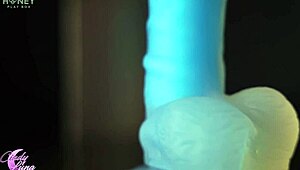 yo, watch my 18yo ass bounce on this dildo!