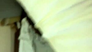 וואו, רוקסי ריינולדס מתמודדת עם זין מפלצתי בכישרון מטורף!