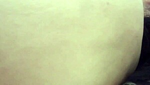 Yangpu mature lady showcases homemade Asian charm