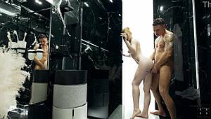 Nevlastní brácha mi stříká dovnitř během rychlého mokrého kundička bušení