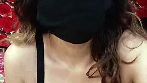 Sobia Nasir Masturbates Live on WhatsApp for Client