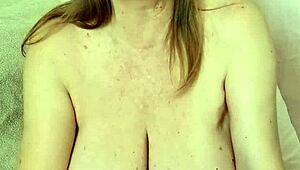 Эй! Горячая бабуля Мариаолд соблазняет пасынка для дикого титьфукинга!