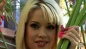 i'm so horny, i gived my busty ass to a guy for cum