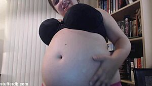 Tiramisu nassolás idő a kövér cukisággal.