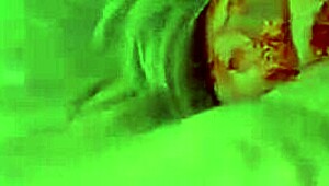 Milf Babe Joi Oturumu Kameramanla Ham Sikmeye Dönüşüyor