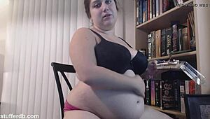 Waktu camilan tiramisu bareng cewek gemuk lucu 18+