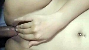 베트남 와이프의 꽉 조이는 그립에 안으로 끝낼 수밖에 없어