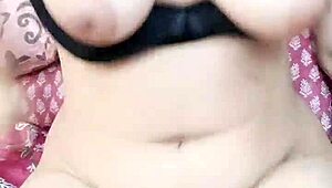 Sobia Nasir Masturbates Live on WhatsApp for Client
