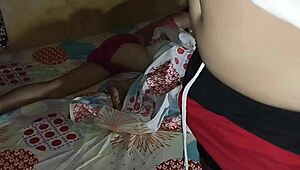 Kolumbijský gay pár sdílí intimní domácí chvíli