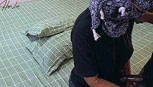 אסיאתית חרמנית מטורפת מזמינה חבר לארוחת ערב ומפתה אותו 😍