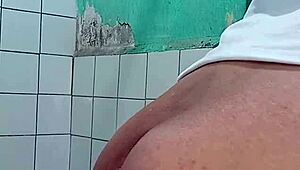 es adictivo meter el frasco en mi culo 😍