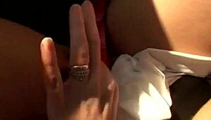 Amatir Italia Colmek Pakai Mainan di Webcam