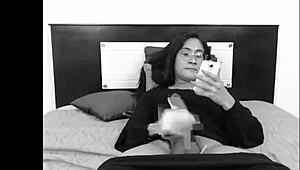 Colombian ladyboy cums on cam