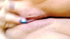 Teen rubs pussy on webcam until dripping