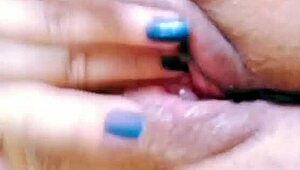 Teen rubs pussy on webcam until dripping