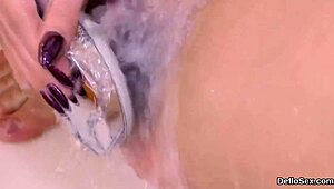 steamy cutie rubs vulva to orgasm