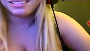 Una bella tettona bent over in doggystyle