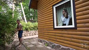 부유한 년 남편 자는 동안 근육질 정원사 세게 박아