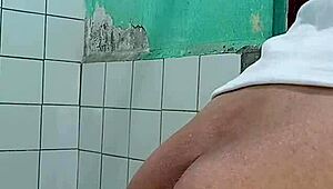 es adictivo meter el frasco en mi culo 😍