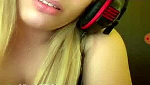 Una bella tettona bent over in doggystyle