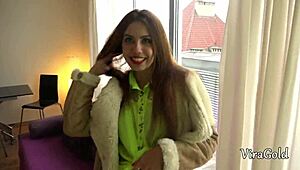 Mladá Ukrajinka Elle Rose dává kvalitní venkovní orální s Virou Gold