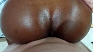 Black Slut Begs To Fuck Her Pussy Without Condom!