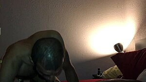 Aku seks bareback interracial dengan jiran gay, panas gila